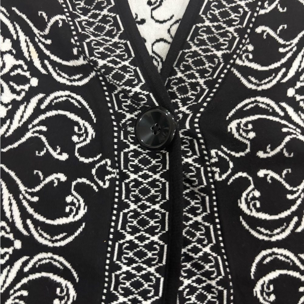 Black and White Patterned Kimono Cardigan Sweater - Picture 5 of 8